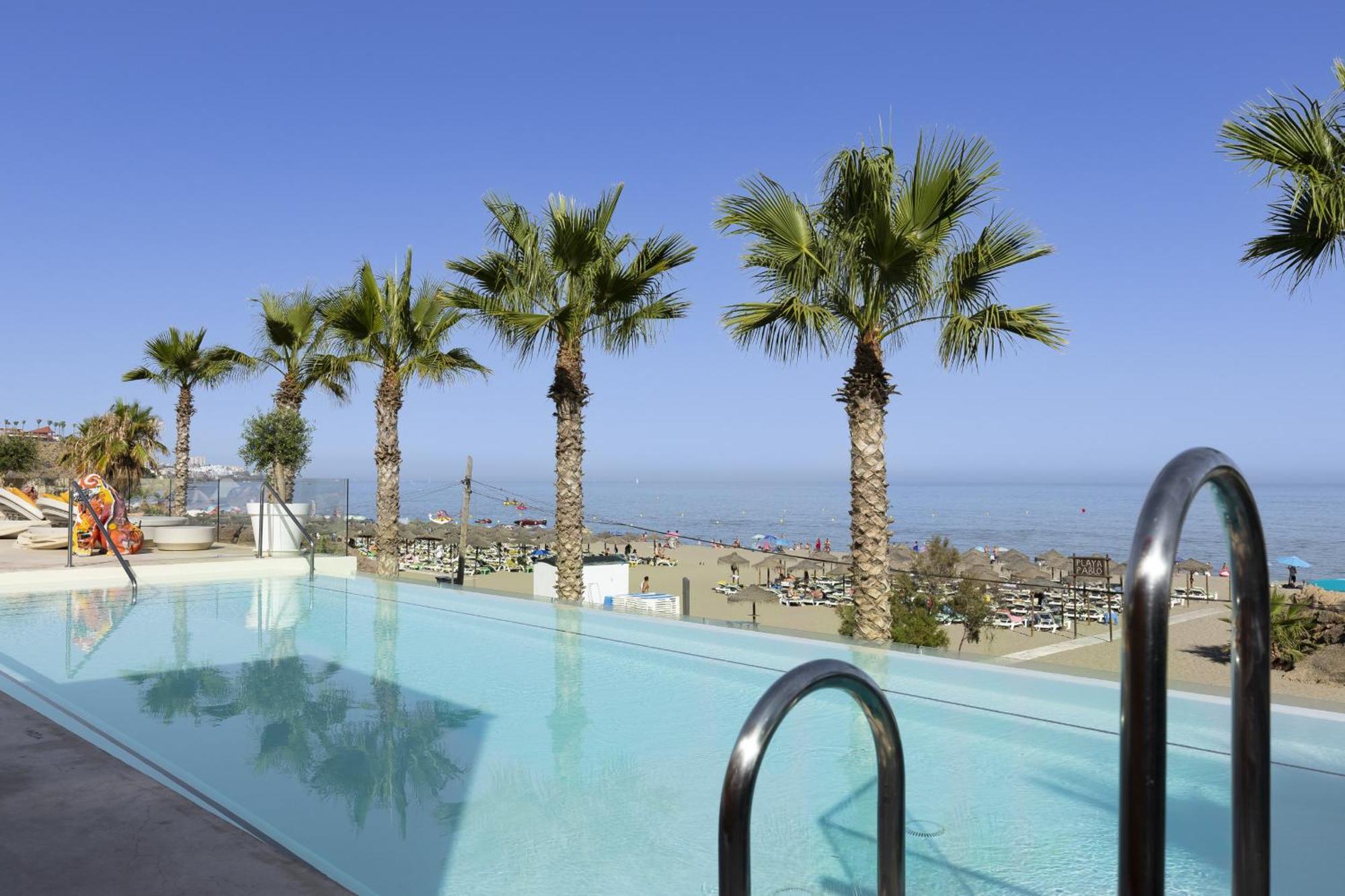 Luxery With Terrace In Higueron *